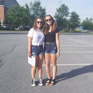 Meet your Posher, Caitlin